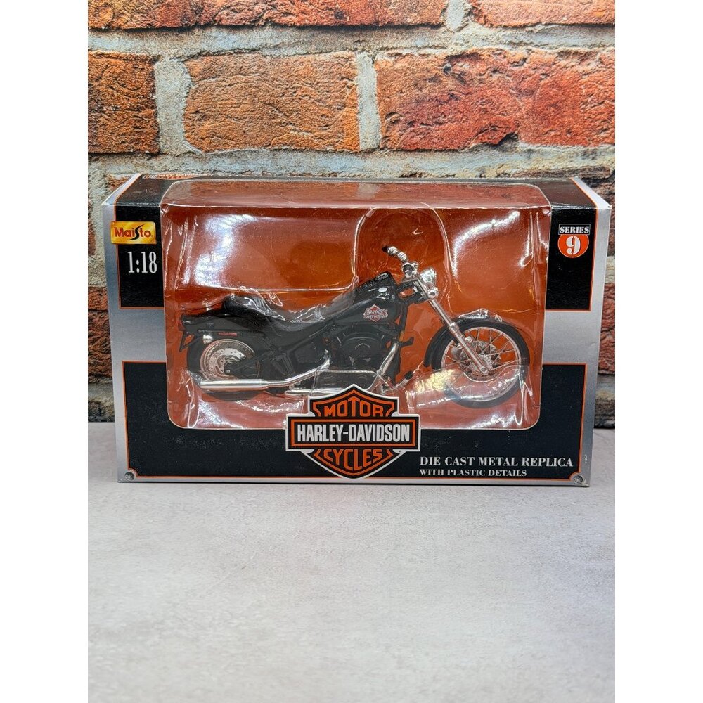 Harley Davidson Series 9 Die Cast Metal Motorcycle Replica 1:18 Scale Model - Picture 1 of 3